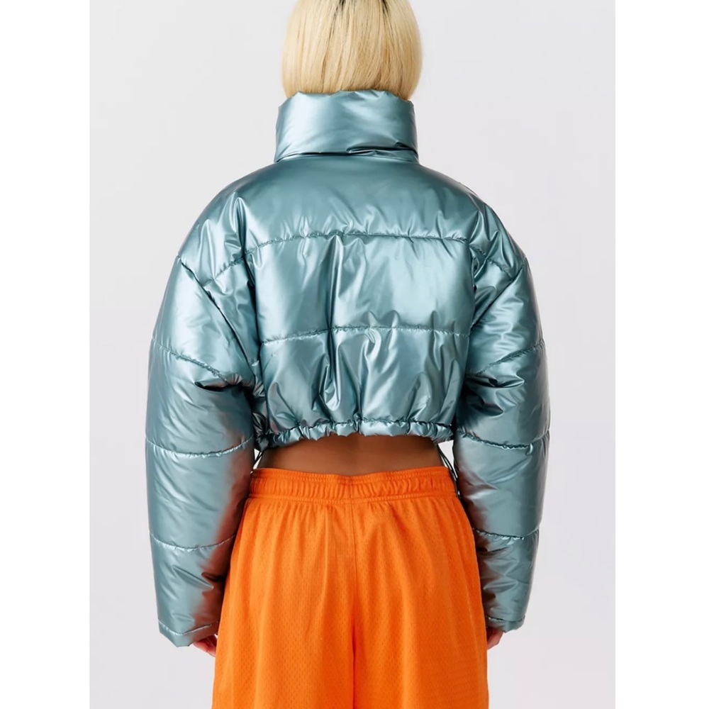 Urban Outfitters UO Taryn Metallic Icy Blue Cropped Puffer Jacket - Picture 3 of 14